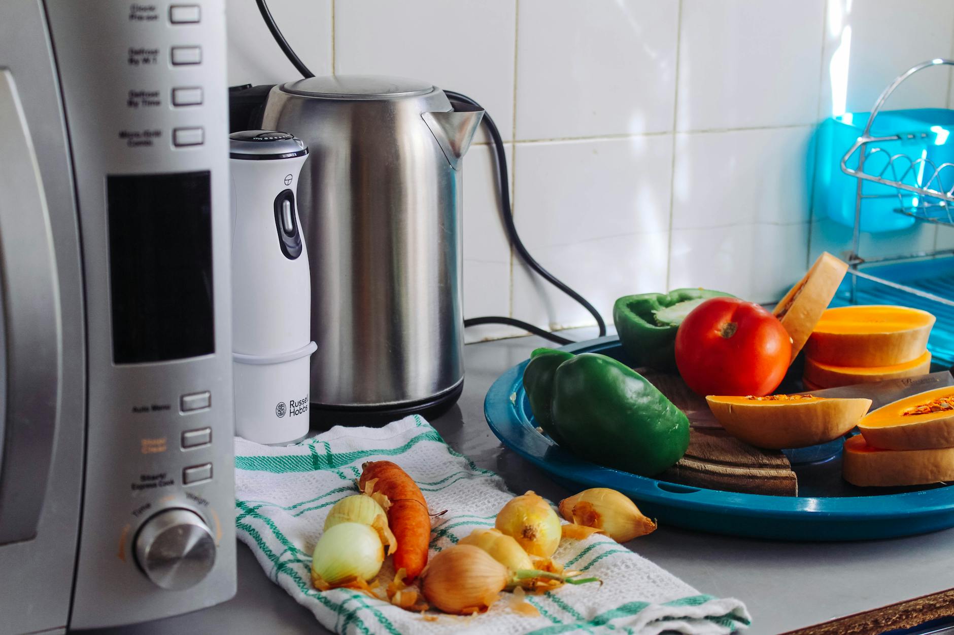 Managing Food Waste in Winter with an Electric Composter