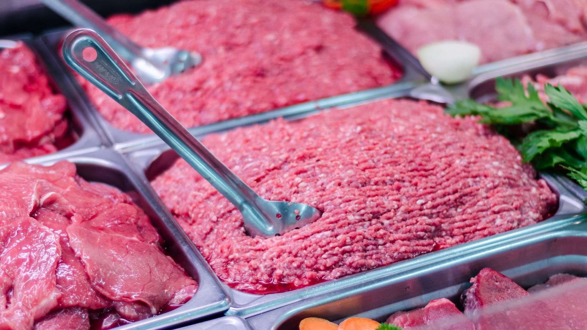How Long Does Ground Beef Last in the Fridge? (Raw & Cooked)