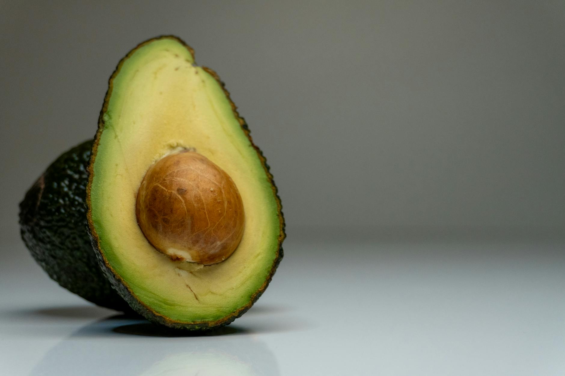 How Long Does Avocado Last? (Whole, Cut & Mashed)