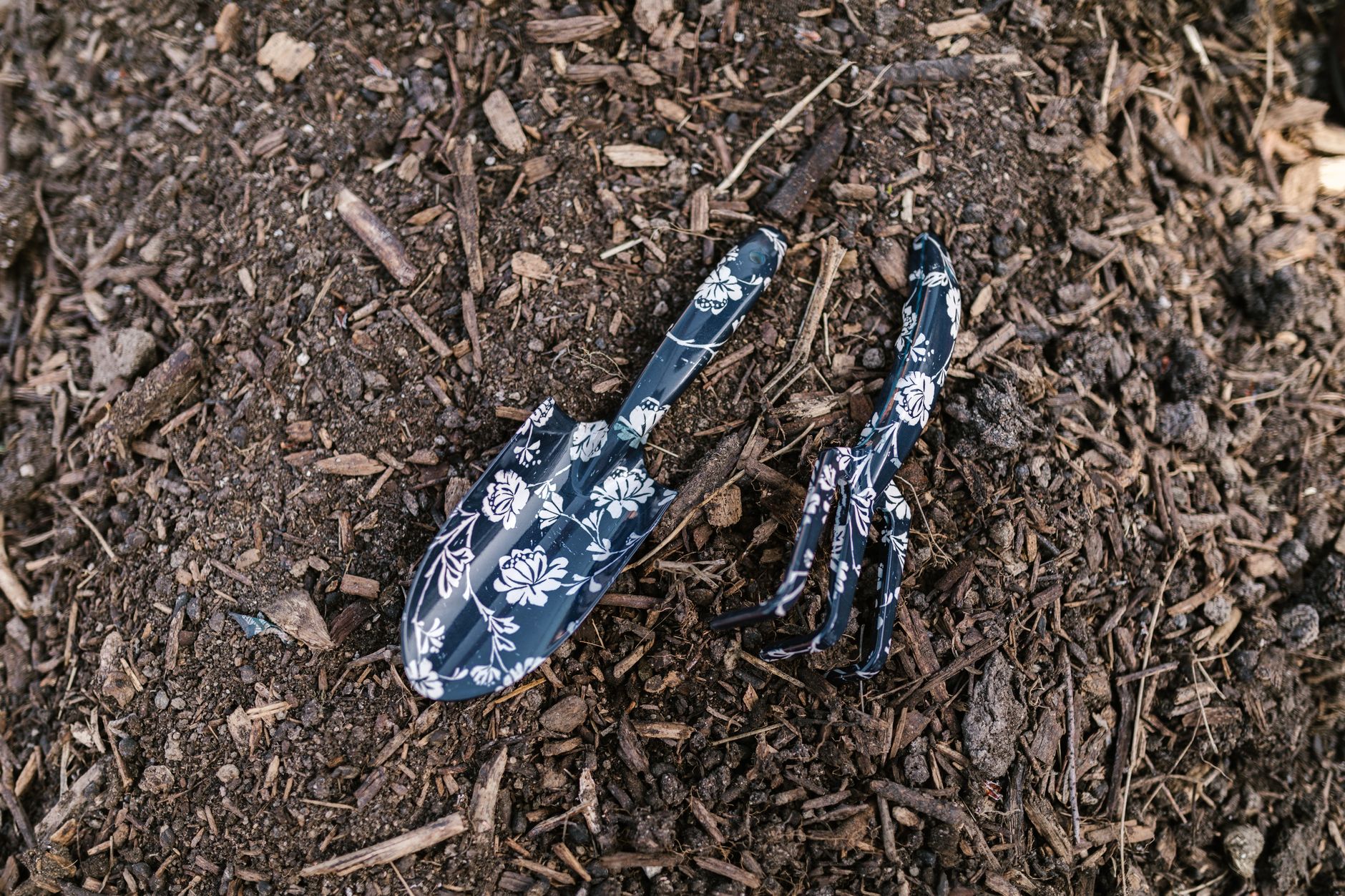 The Best Compost Sifter for Home Gardeners (What to Look For)